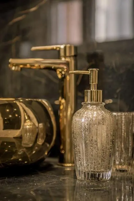 Eva'S Glamorous Apartment #Mitropoleos61 Salonicco Grecia